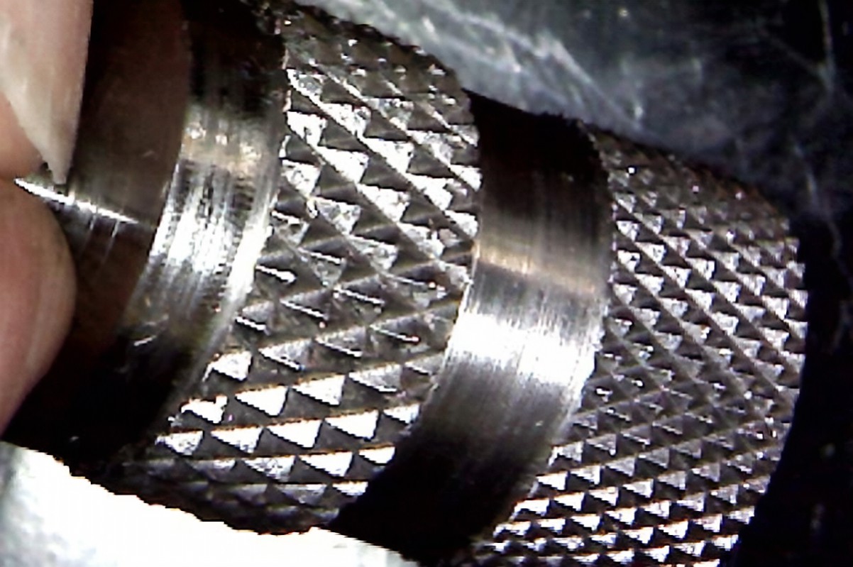 Knurling process