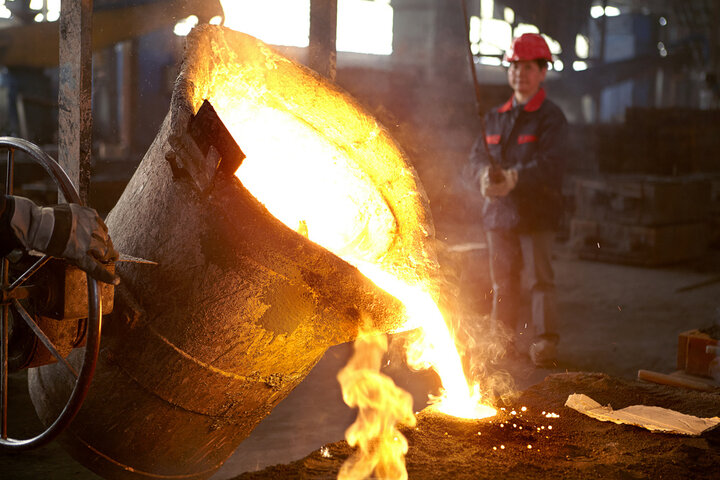 Working in cast iron foundry