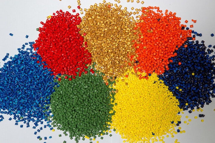 colored pigments for the plastic industry