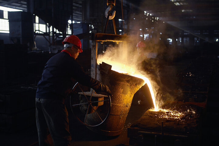 Working in cast iron foundry